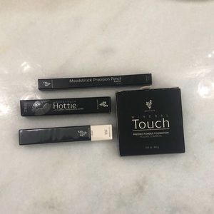 Younique NEW powder foundation, hottie lip plumper, eyeliner & sculpting stick